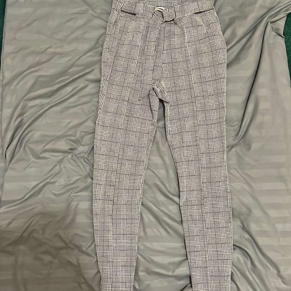 Arden’s dress pant/ black and white strip with belt/ size medium